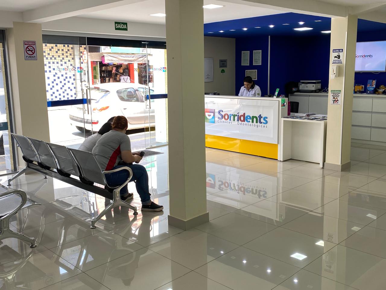 Recepção e sala de espera da clínica